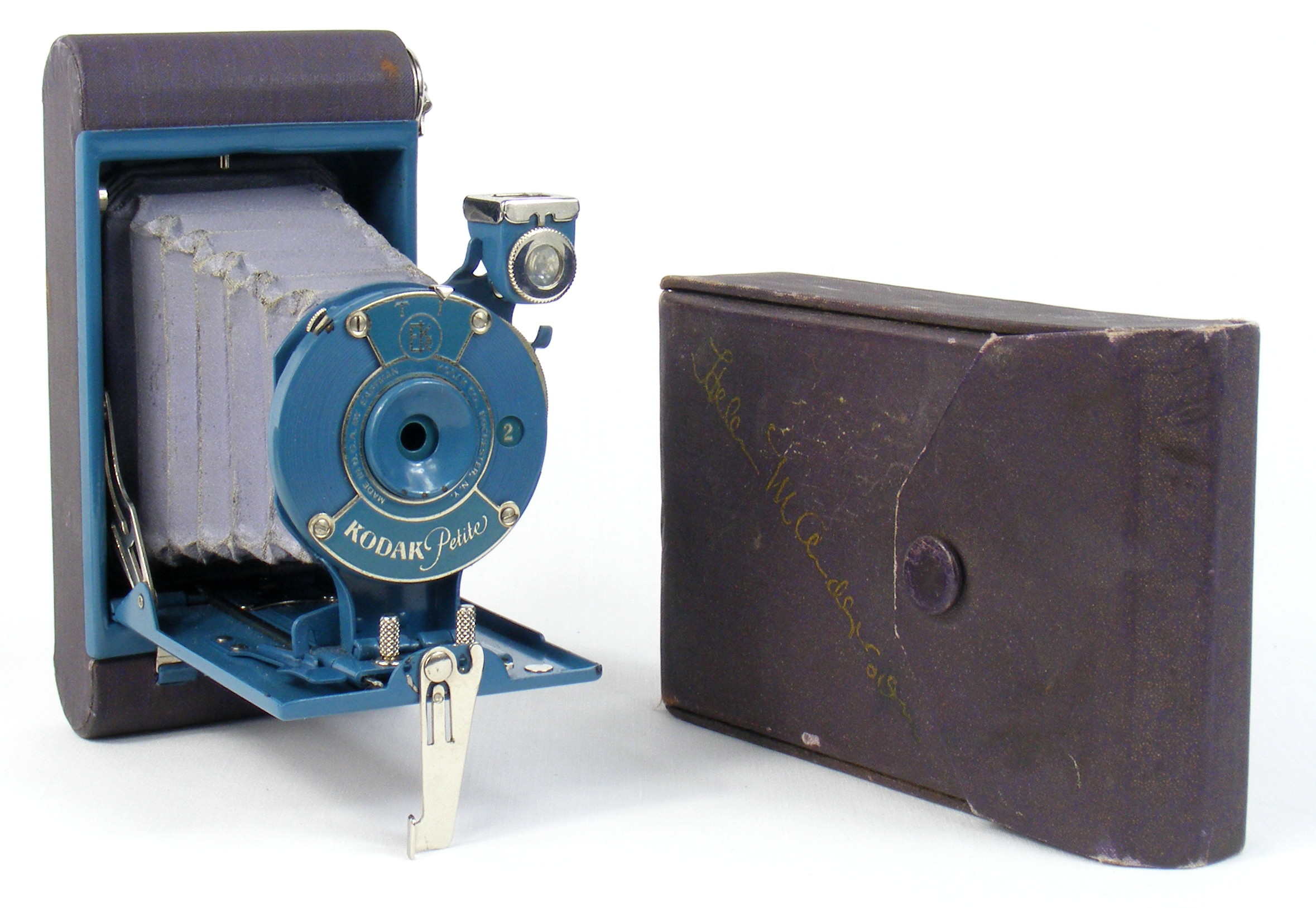 Image of Kodak Petite folding camera with matvhing case