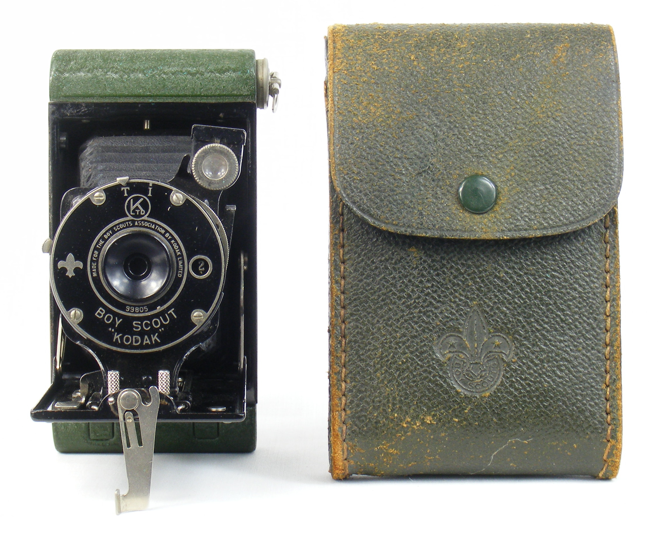Image of Boy Scout Kodak camera and case (UK version)