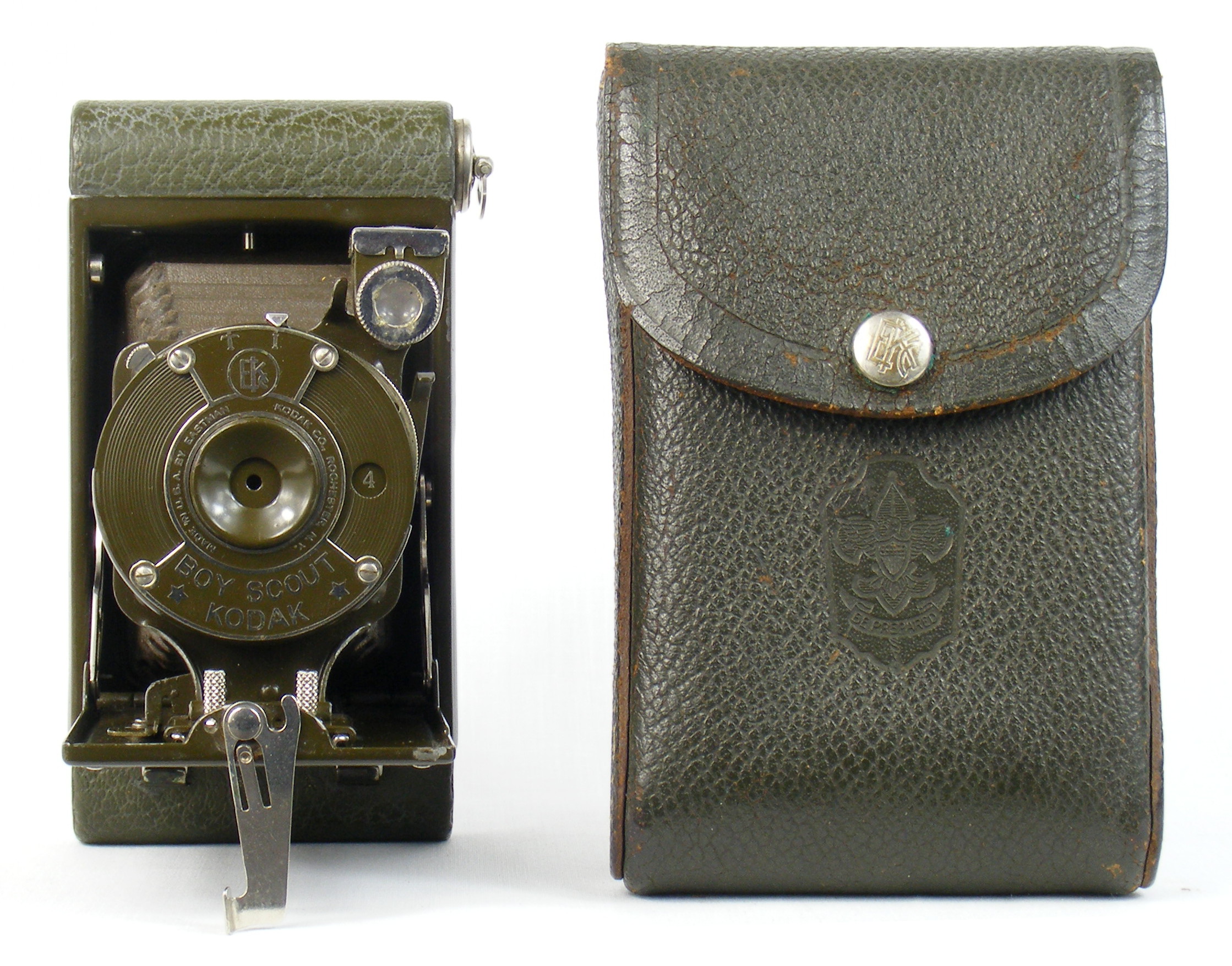 Image of Kodak Boy Scout camera and matching case