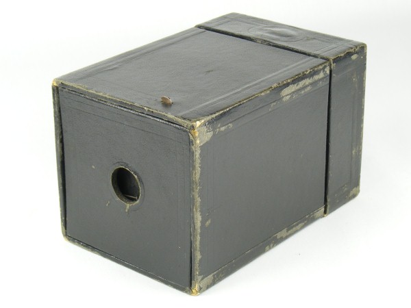 Image of the original Kodak Brownie camera (shoe box)