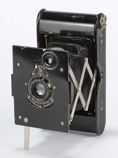 Image of Vest Pocket Autographic Kodak Special Camera with focussing Anastigmat lens (f7.7)
